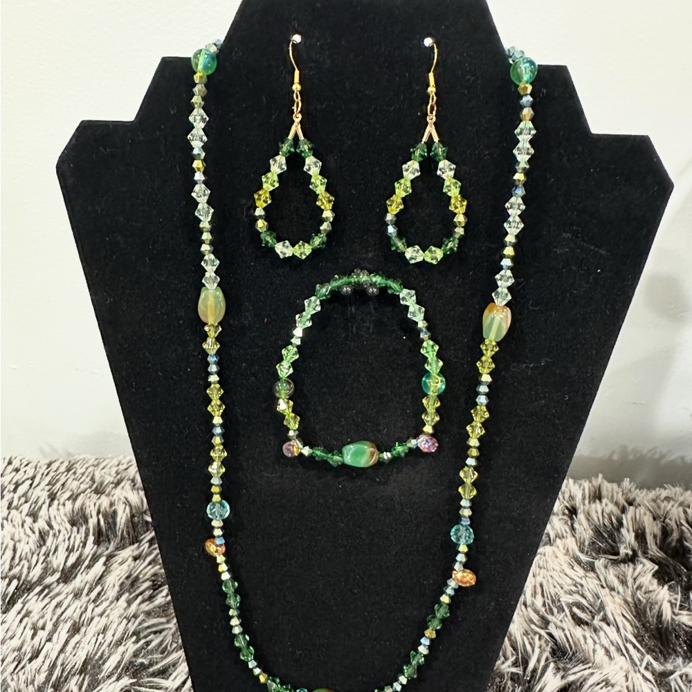 Green and Gold Beaded Necklace Jewelry